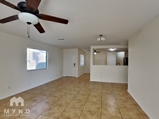 Foto del edificio - 3110 S 100th Dr