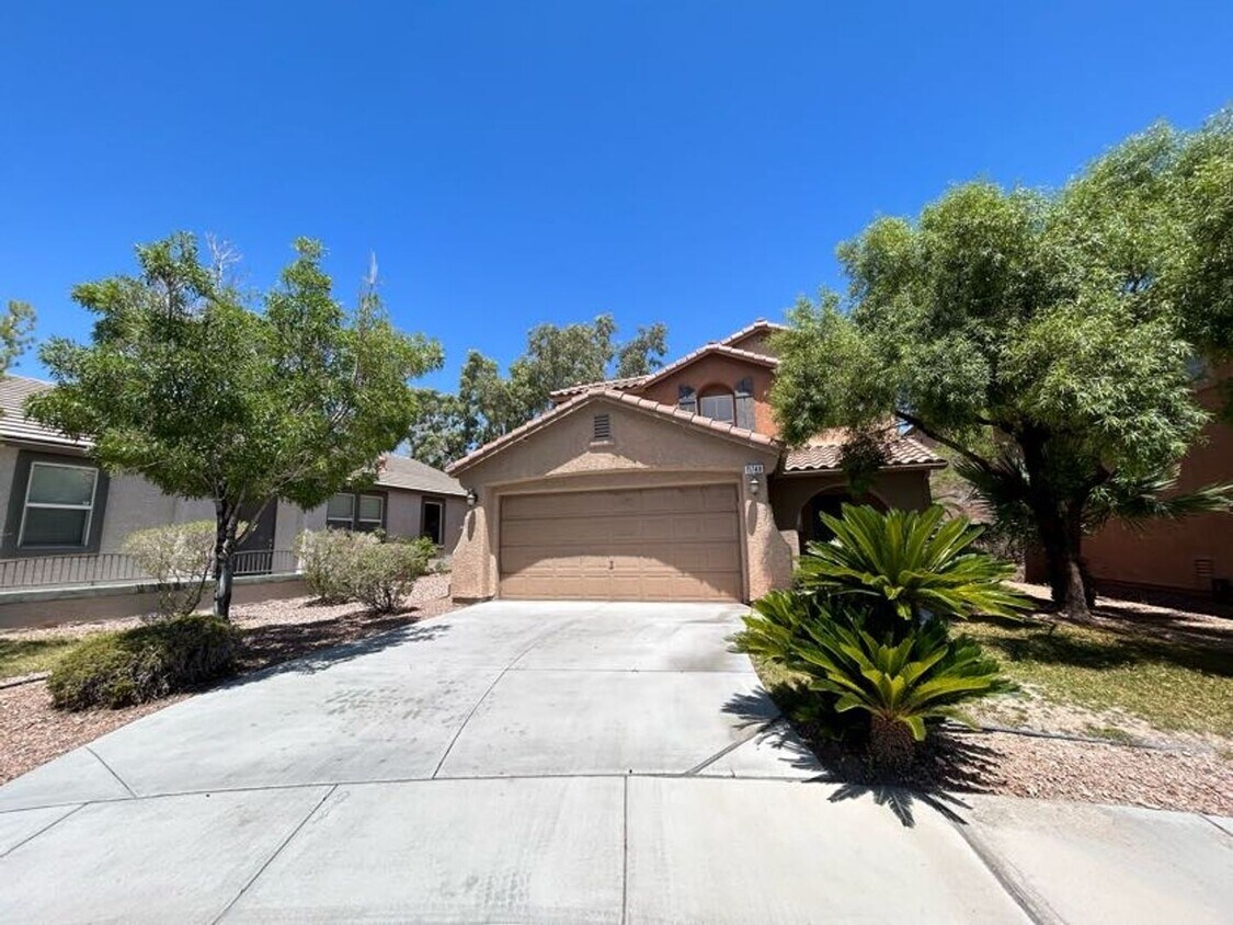 BEAUTIFUL 2 STORY HOME IN SUMMERLIN READY House Rental in Las