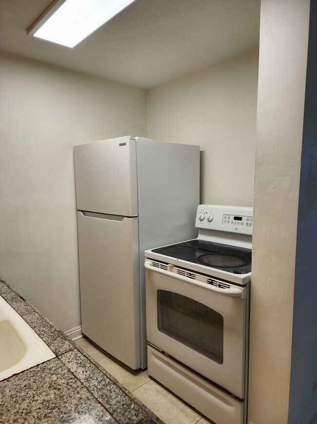 Building Photo - 3BR/2BA APARTMENT UNIT AVAIL NOW | HAIKU H...