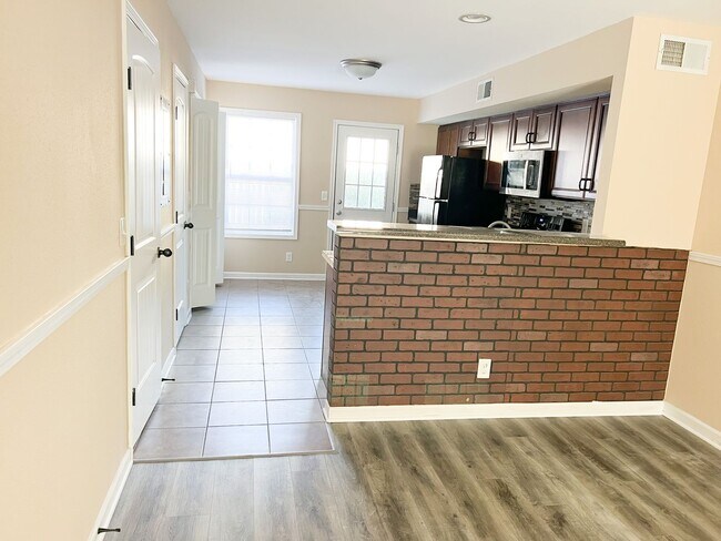 Foto del edificio - 2 Bedroom 1.5 Bath Townhome