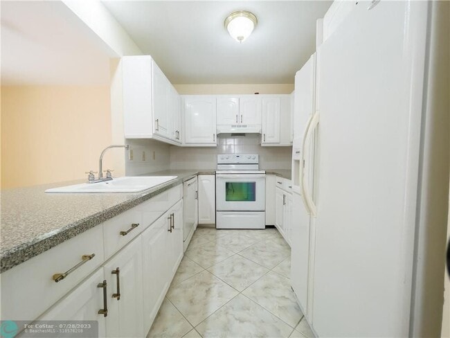 Building Photo - 560 SE 20th Ave