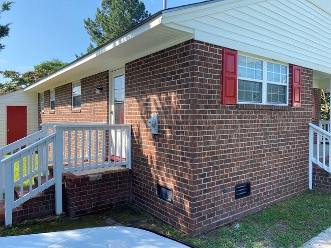 Building Photo - 1019 Bradley Ave