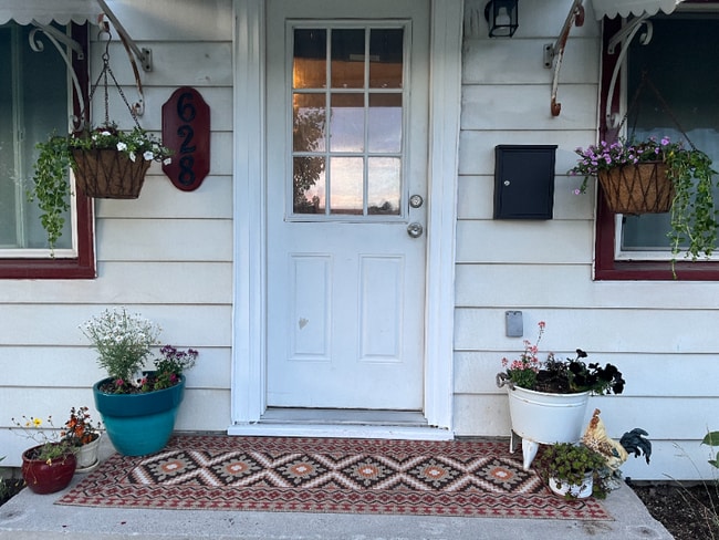 Building Photo - 628 4th Ave N