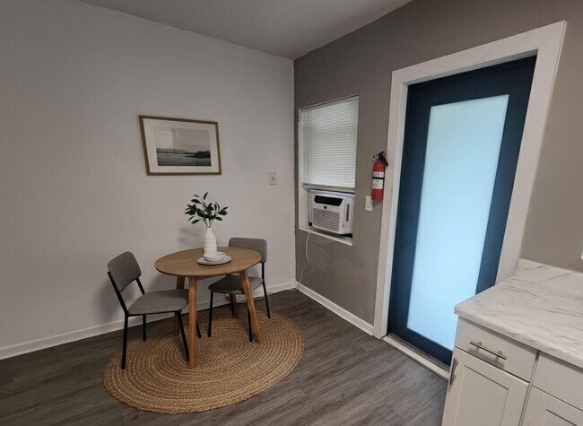 Foto del edificio - 664 W 2nd St