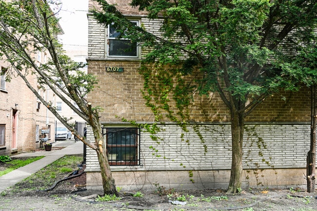 Building Photo - 6707 S Chappel Ave