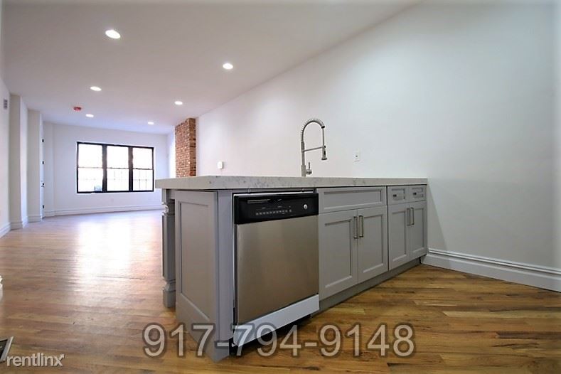 Primary Photo - 228 Palmetto St
