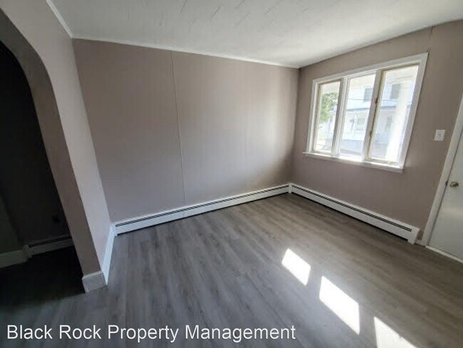 Building Photo - 3 br, 1 bath House - 417 Elm Street