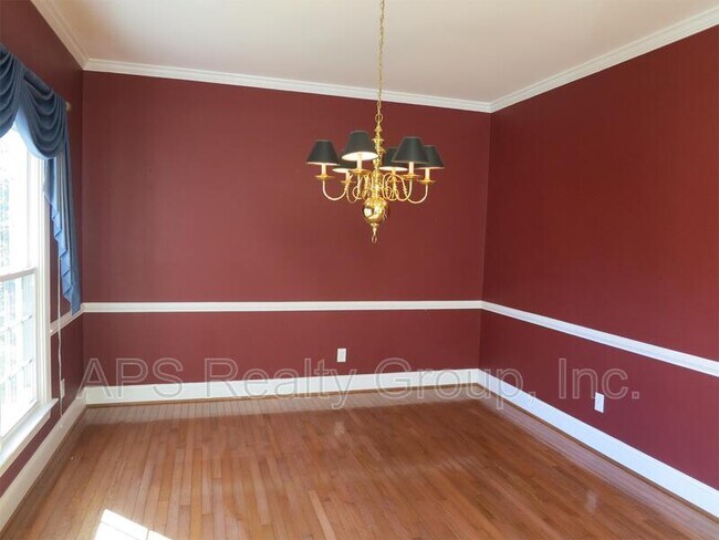Building Photo - 3165 Glenshire Dr