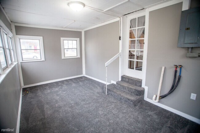 Building Photo - 2 br, 0.5 bath House - 301 West Madison Av...