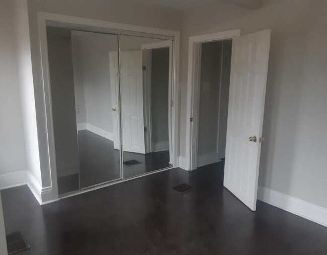 Building Photo - 18 Glendale Av N