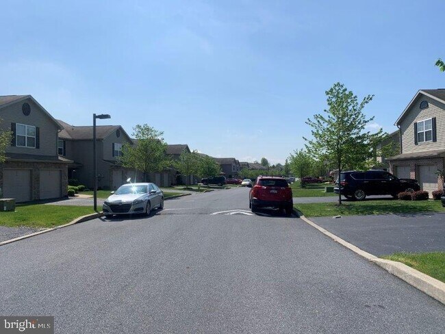 Building Photo - 275 Thrush Dr