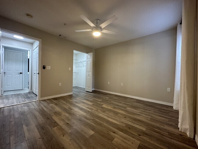 Foto del edificio - 8932 Manor Loop