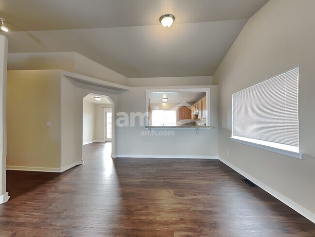 Foto del edificio - 1327 Whitehouse Ave