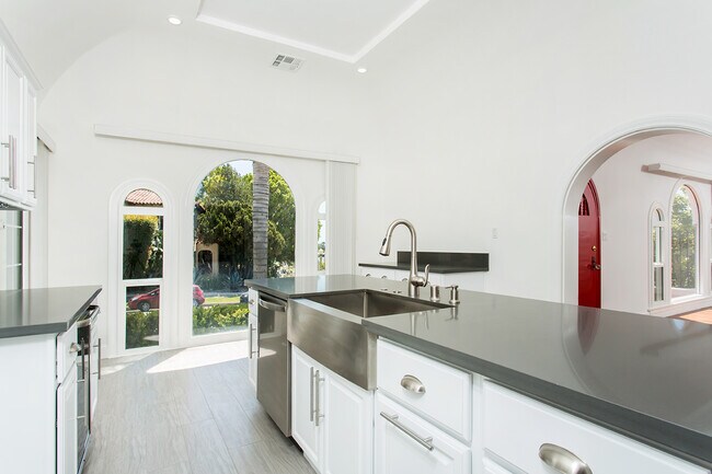 Foto del edificio - Beautiful spacious house