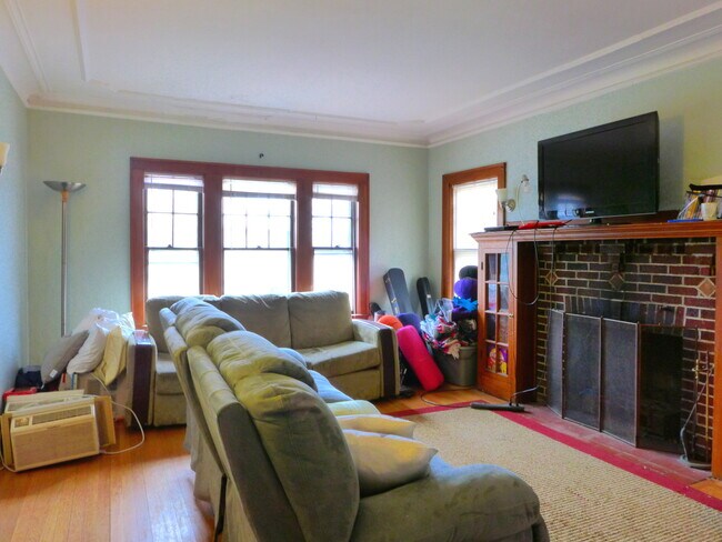 Building Photo - 44 Colborne Rd