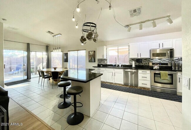 Foto del edificio - 4008 E Chambers St