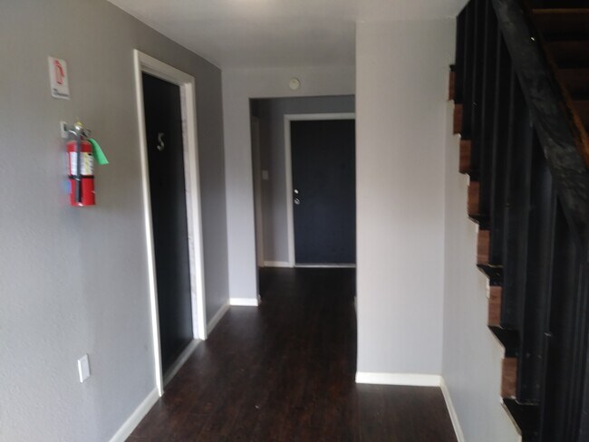Hall way - 320 Carson St