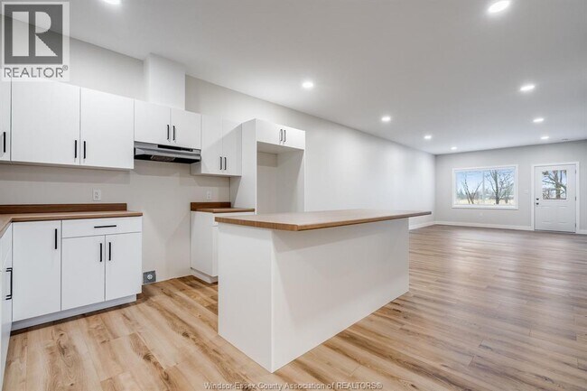 Building Photo - 21295 Harbour Rd