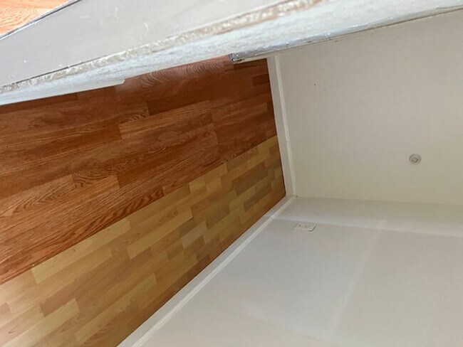 Foto del edificio - 1 br, 1 bath House - 565 #B H STREET