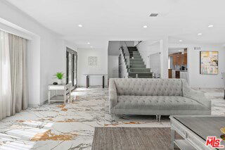 Foto del edificio - 18933 Kilfinan St