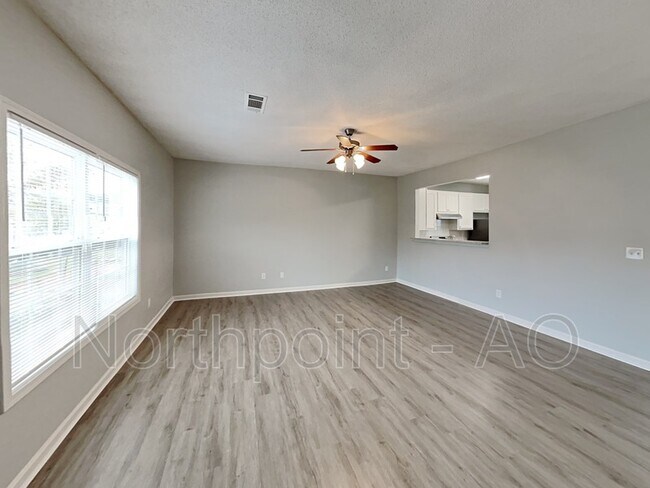 Building Photo - 8625 Thomas Ln