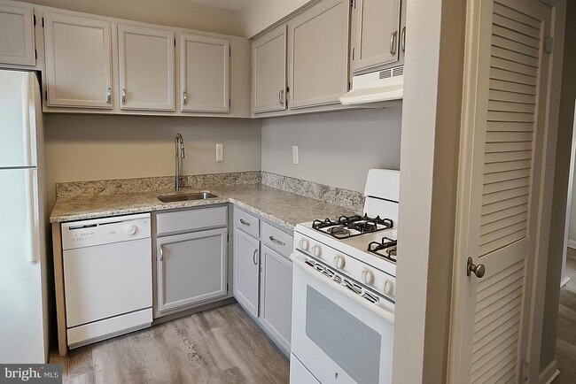 Foto del edificio - 9633 White Acre Rd