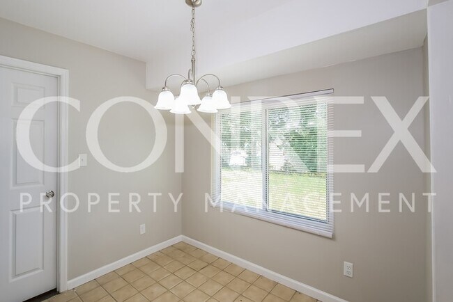 Building Photo - Quaint Three Bedroom w/Garage