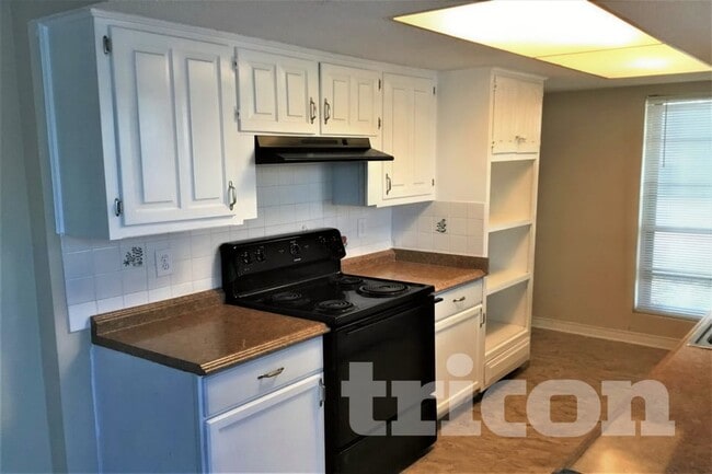 Building Photo - 1301 Willow Way