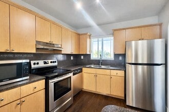 Building Photo - 980 NE 170th St