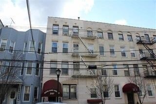 Foto principal - 207 48TH St