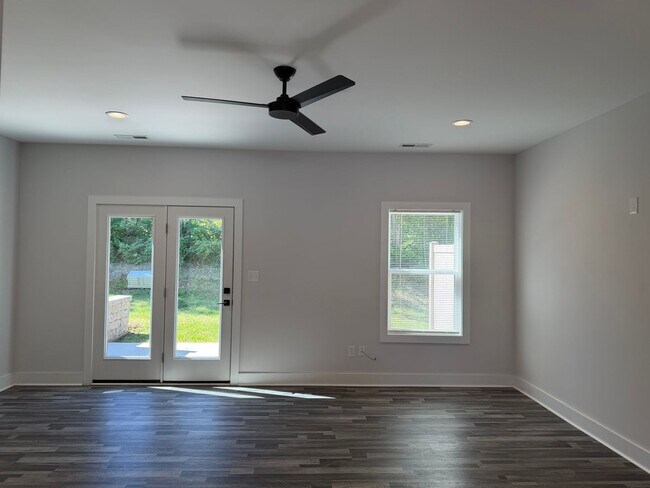 Building Photo - 32 Allure Dr