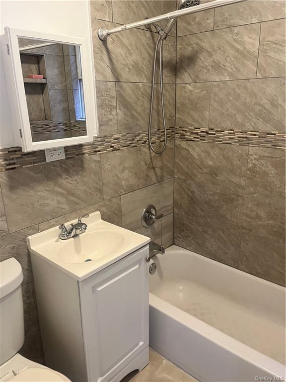 Foto del edificio - 949 E 214th St