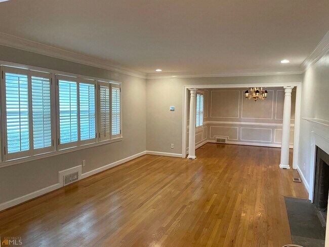 Foto del edificio - 3796 Powers Ferry Rd NW