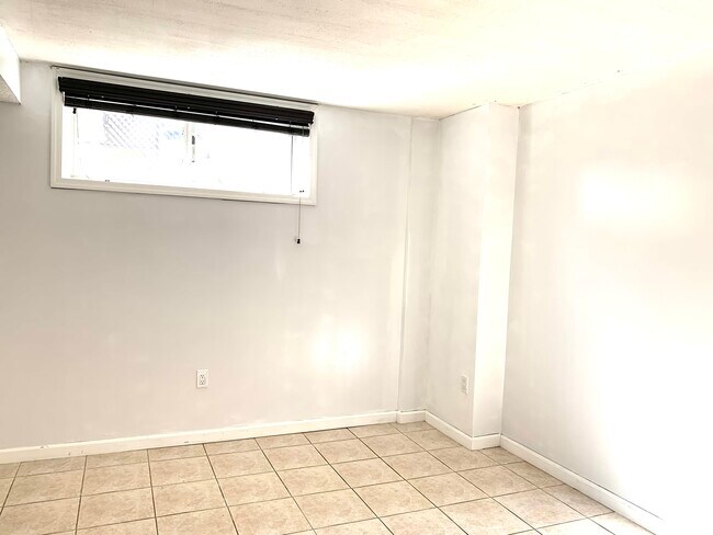 Building Photo - 28 Anaconda St