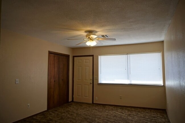 Building Photo - 2 Bed 1 Bath in the Minco, Oklahoma