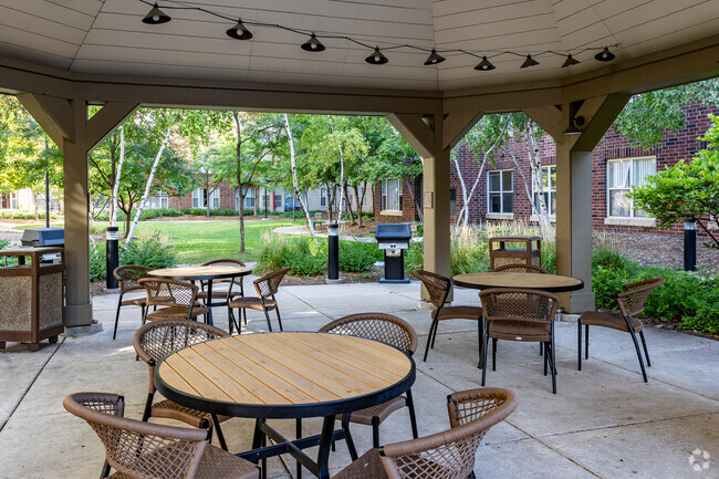 Grilling Patio - 808 Berry Place