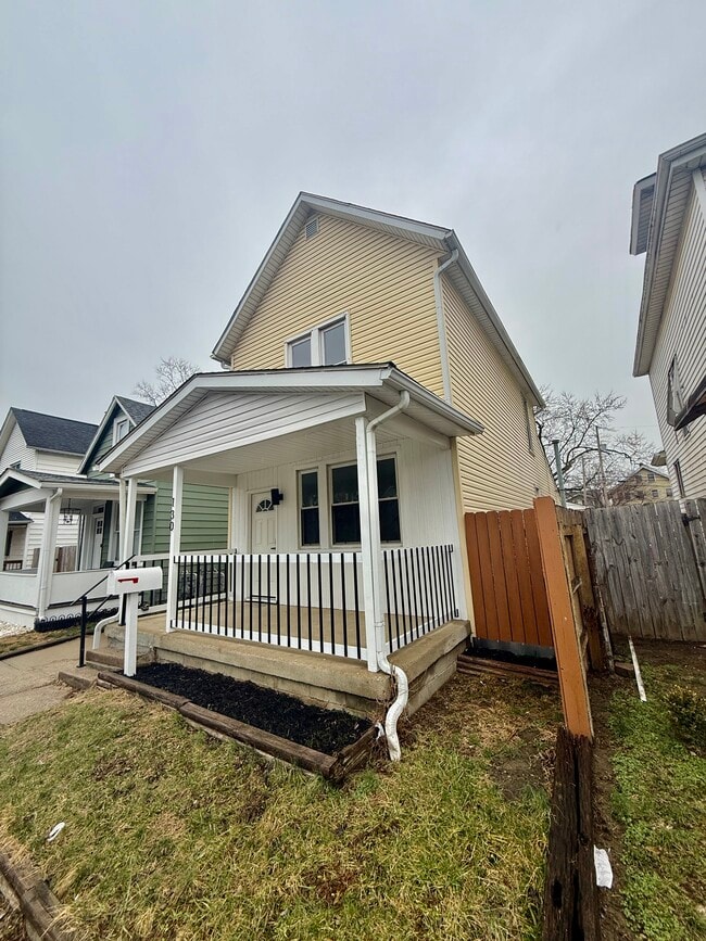 Building Photo - 130 E Woodrow Ave