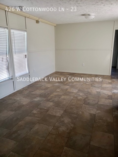 Foto del edificio - 2 bedroom 1 bath Available now!