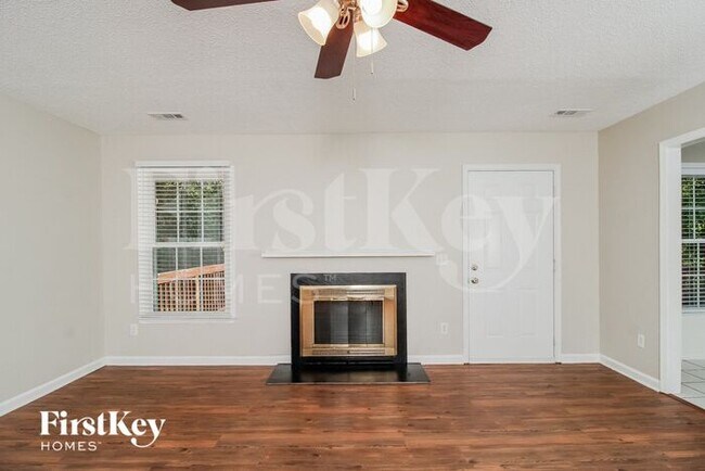 Foto del edificio - 5807 Running Ridge Rd