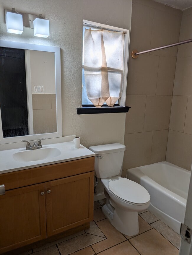 Foto del edificio - 419 Meadowcreek Cir