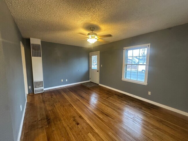 Foto del edificio - Two bedroom, One and half bathroom house, ...