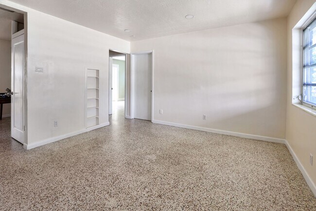 Building Photo - 4462 Brooksdale Dr