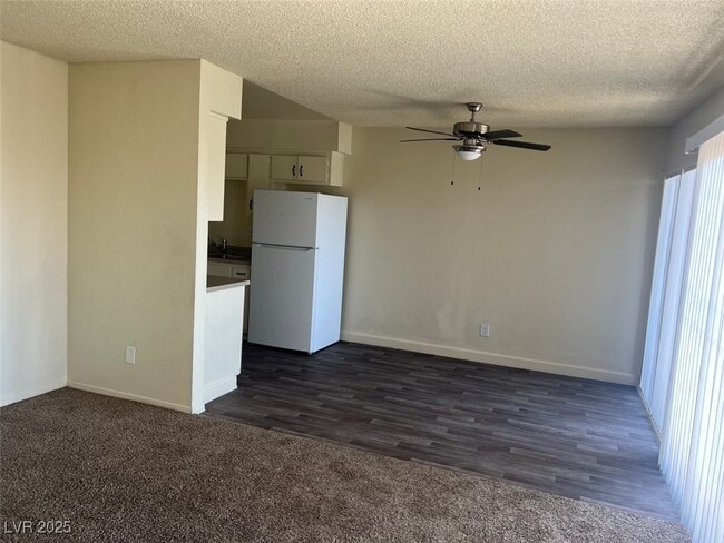 Building Photo - 1388 E Desert Inn Rd