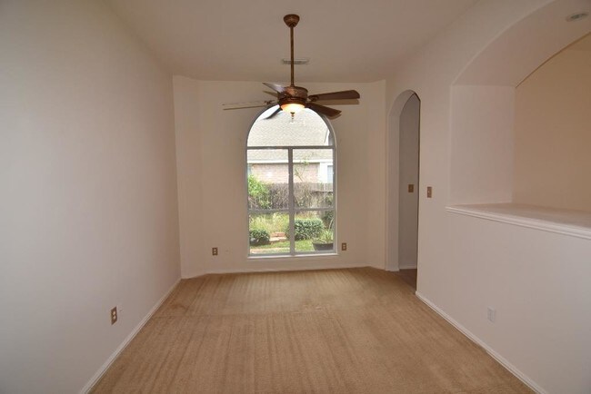 Building Photo - 32510 Decker Oaks Dr