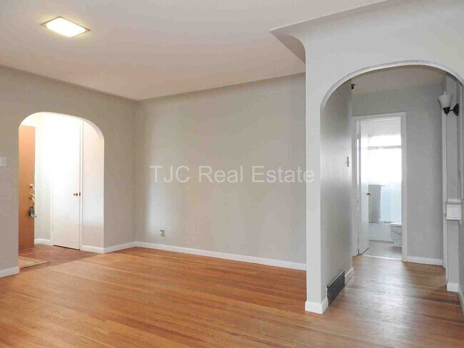 Foto del edificio - DU Home for Rent!  Upper Unit Available.
