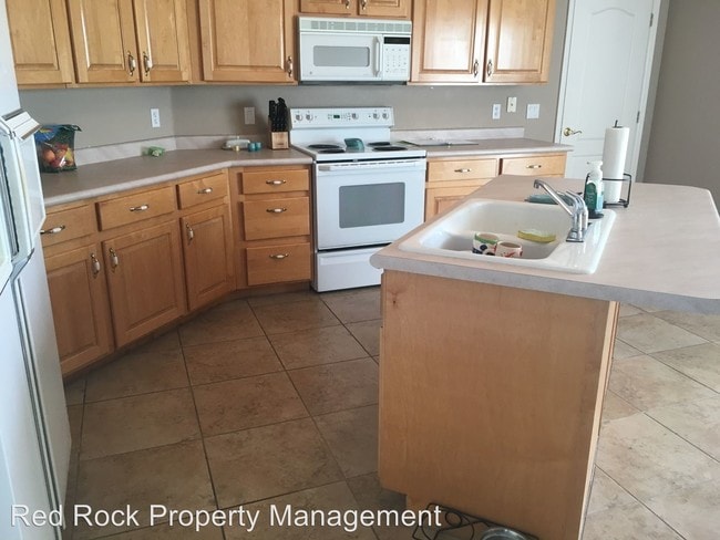 Building Photo - 2051 W Canyon View Dr