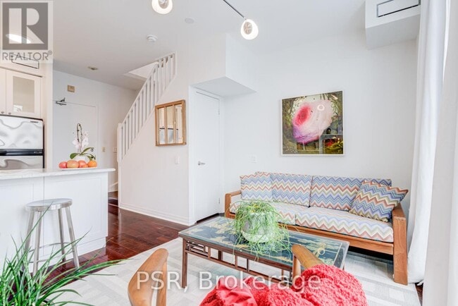 Building Photo - 901 Queen St W