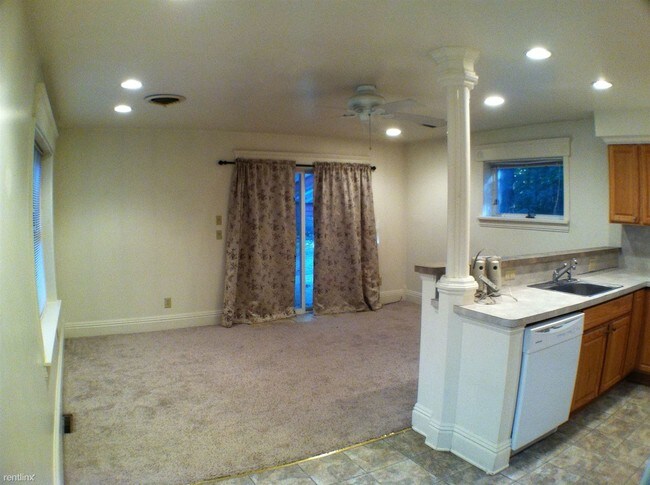Building Photo - 2 br, 2 bath Duplex - 398 W Delhi Rd