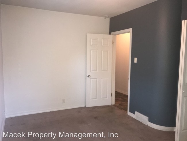 Building Photo - 2115 4th Ave S