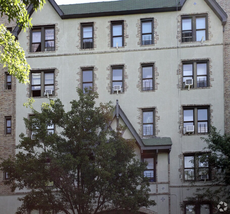 Foto del edificio - 115 E Mosholu Pky N